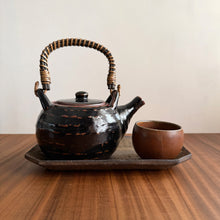 Load image into Gallery viewer, dash teapot - black &amp; brown
