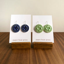 Load image into Gallery viewer, flower plate hanging earrings

