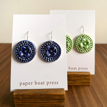 Load image into Gallery viewer, flower plate hanging earrings
