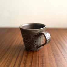 Load image into Gallery viewer, mashiko wild garden mug - cocoa
