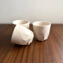 Load image into Gallery viewer, Laura Pascoe small cup - cream
