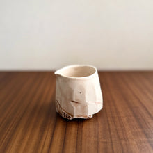 Load image into Gallery viewer, Laura Pascoe small vessels - cream
