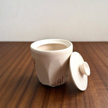 Load image into Gallery viewer, Laura Pascoe small vessels - cream

