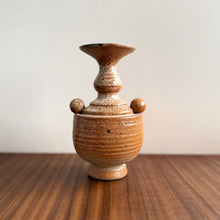Load image into Gallery viewer, Claudia De Salvo ceramic vase 1
