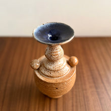 Load image into Gallery viewer, Claudia De Salvo ceramic vase 1
