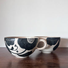 Load image into Gallery viewer, Momoko Otani OM16 - black flower mug short
