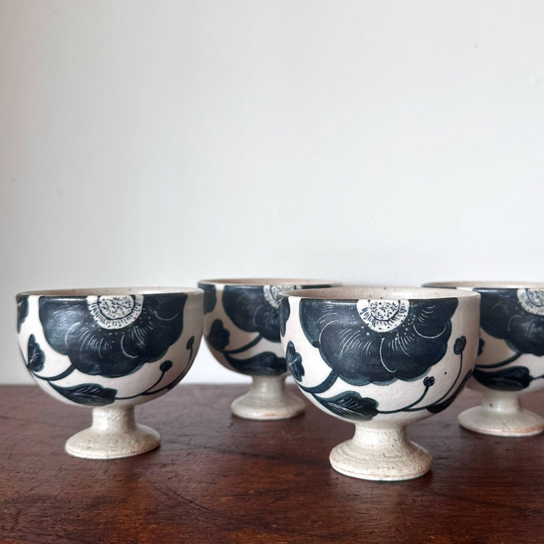 Momoko Otani OM33 - black flower footed cup