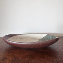 Load image into Gallery viewer, Momoko Otani OM5 - banana leaf boat dish medium
