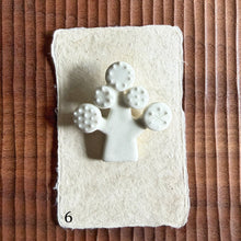 Load image into Gallery viewer, ceramic flora brooches
