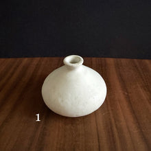 Load image into Gallery viewer, mashiko bud vases - white
