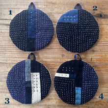 Load image into Gallery viewer, sashiko pot holders CIRCLE
