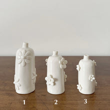 Load image into Gallery viewer, Hyeyoun Shin flower vases - white
