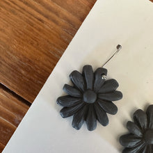 Load image into Gallery viewer, twelve-petal daisy hanging earrings
