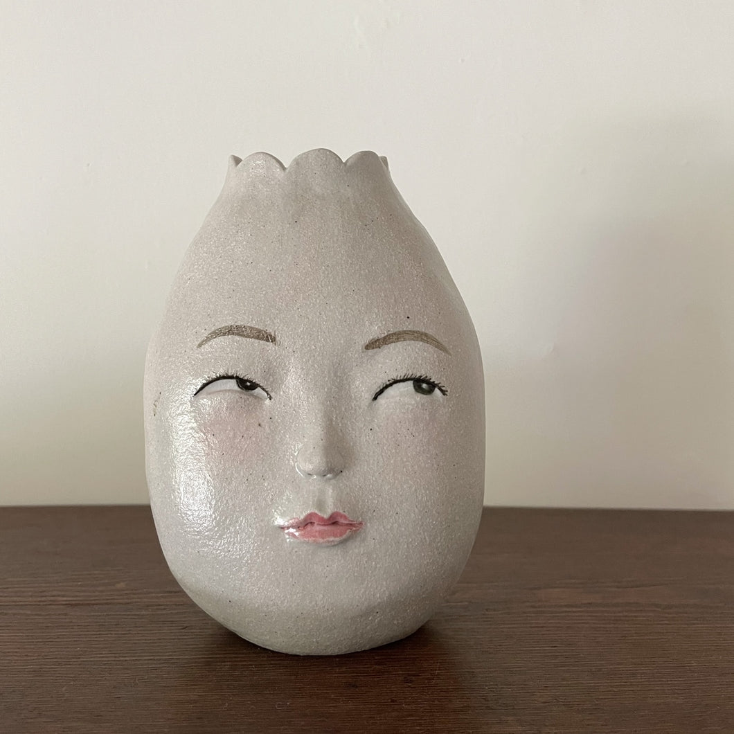 Dai Li Stoneware face vase 3